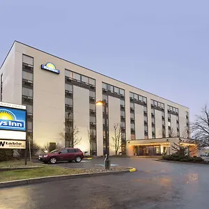 Days By Wyndham West Hotel